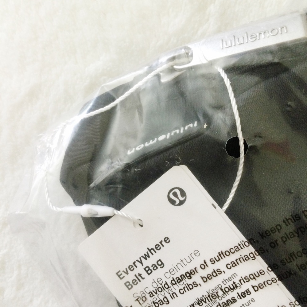 LULULEMON Everywhere Belt Bag – Black 1L, Extended Strap, NWT - Picture 8 of 11